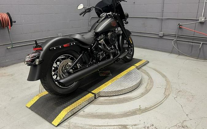 2026 Harley-Davidson® FLHD - Deadwood™
