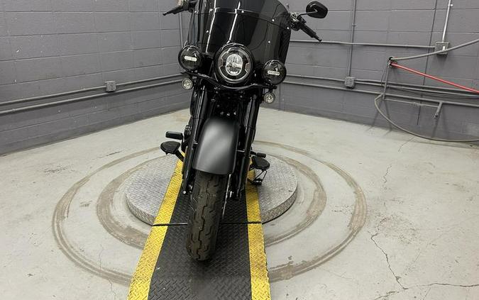 2026 Harley-Davidson® FLHD - Deadwood™