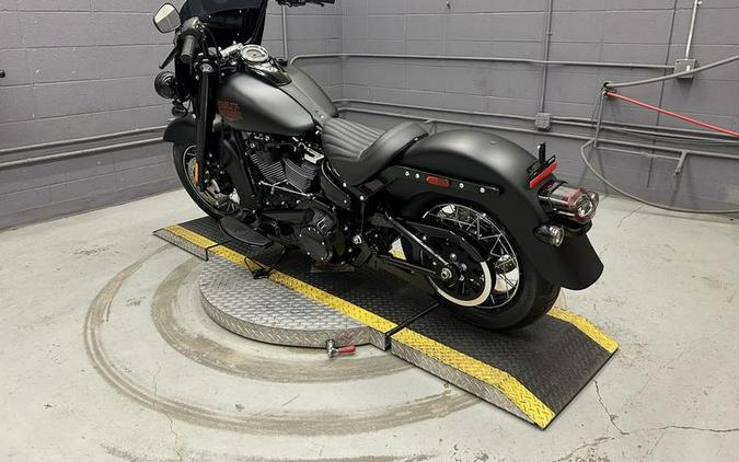 2026 Harley-Davidson® FLHD - Deadwood™