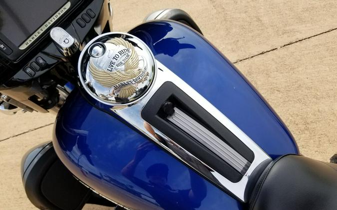 2017 Harley-Davidson Ultra Limited Two-Tone Superior Blue/Billet Silver with Pinstripe