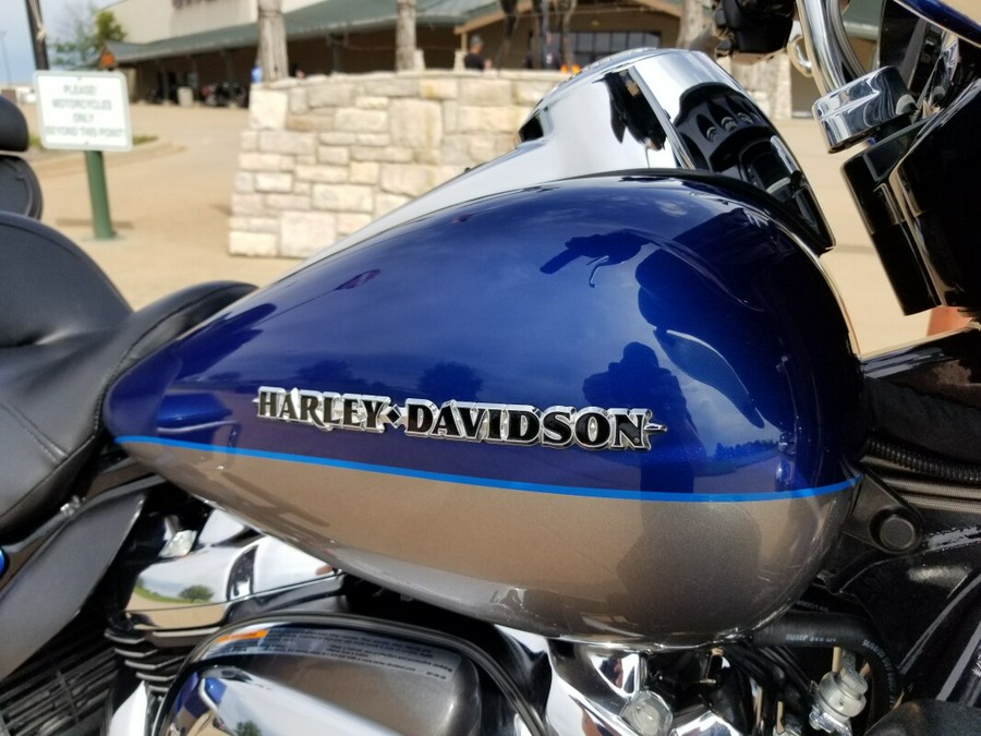 2017 Harley-Davidson Ultra Limited Two-Tone Superior Blue/Billet Silver with Pinstripe