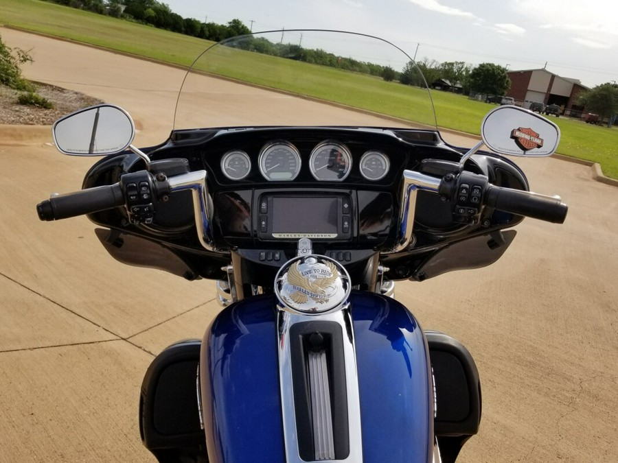 2017 Harley-Davidson Ultra Limited Two-Tone Superior Blue/Billet Silver with Pinstripe