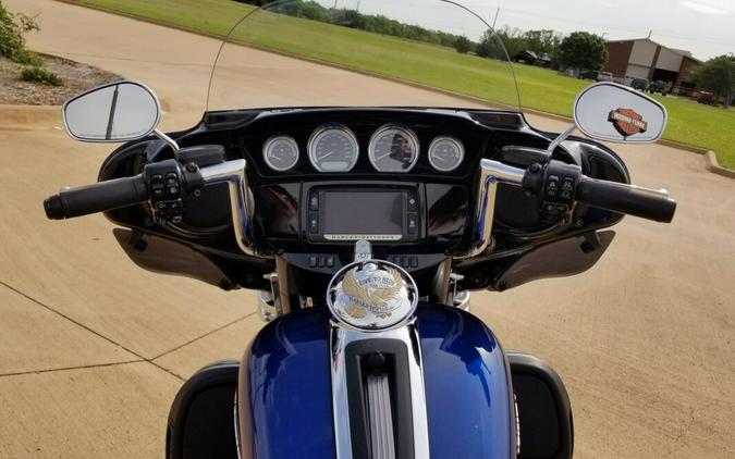 2017 Harley-Davidson Ultra Limited Two-Tone Superior Blue/Billet Silver with Pinstripe