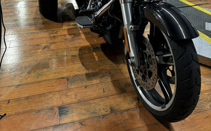 2017 Harley-Davidson® Freewheeler® BLACK QUARTZ