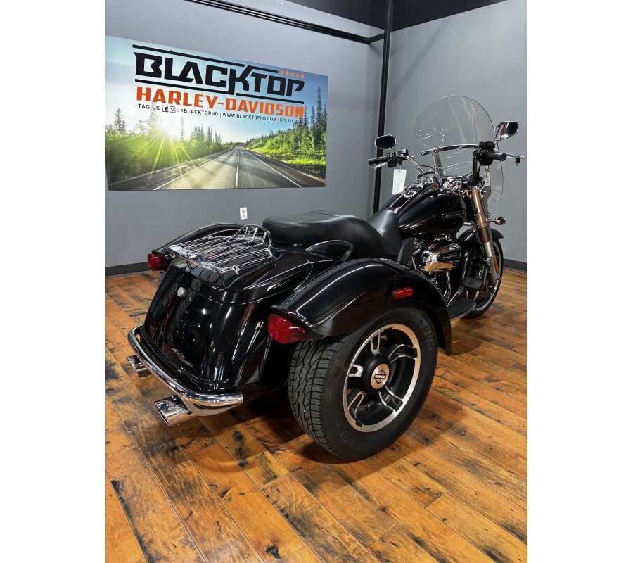 2017 Harley-Davidson® Freewheeler® BLACK QUARTZ