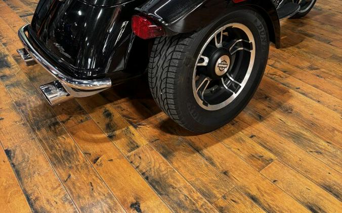 2017 Harley-Davidson® Freewheeler® BLACK QUARTZ