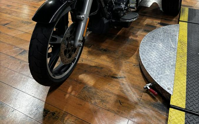 2017 Harley-Davidson® Freewheeler® BLACK QUARTZ