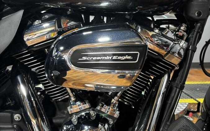 2017 Harley-Davidson® Freewheeler® BLACK QUARTZ