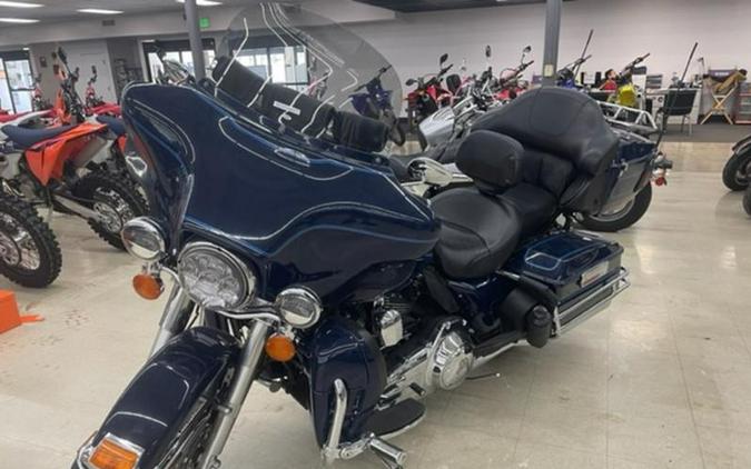 2010 Harley-Davidson® FLHTCU - Ultra Classic® Electra Glide