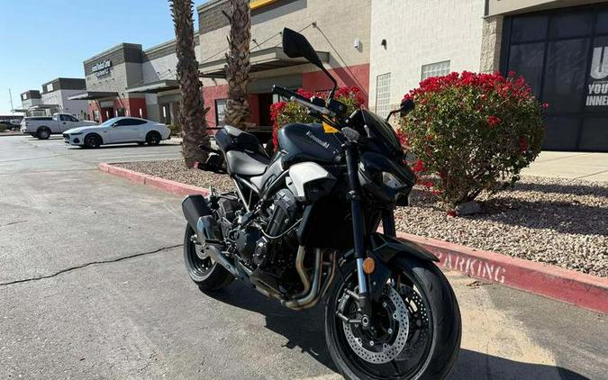 2025 Kawasaki Z900 ABS Metallic Spark Black/Metallic Carbon Gray