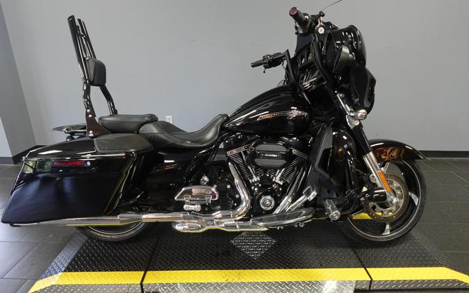 2016 Harley-Davidson CVO Street Glide Carbon Crystal with Phantom Flames