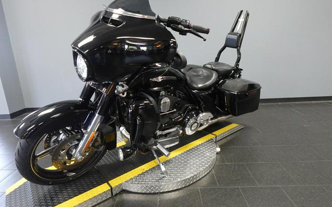 2016 Harley-Davidson CVO Street Glide Carbon Crystal with Phantom Flames