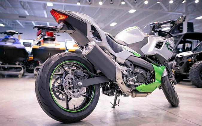 2024 Kawasaki Ninja® 7 Hybrid ABS