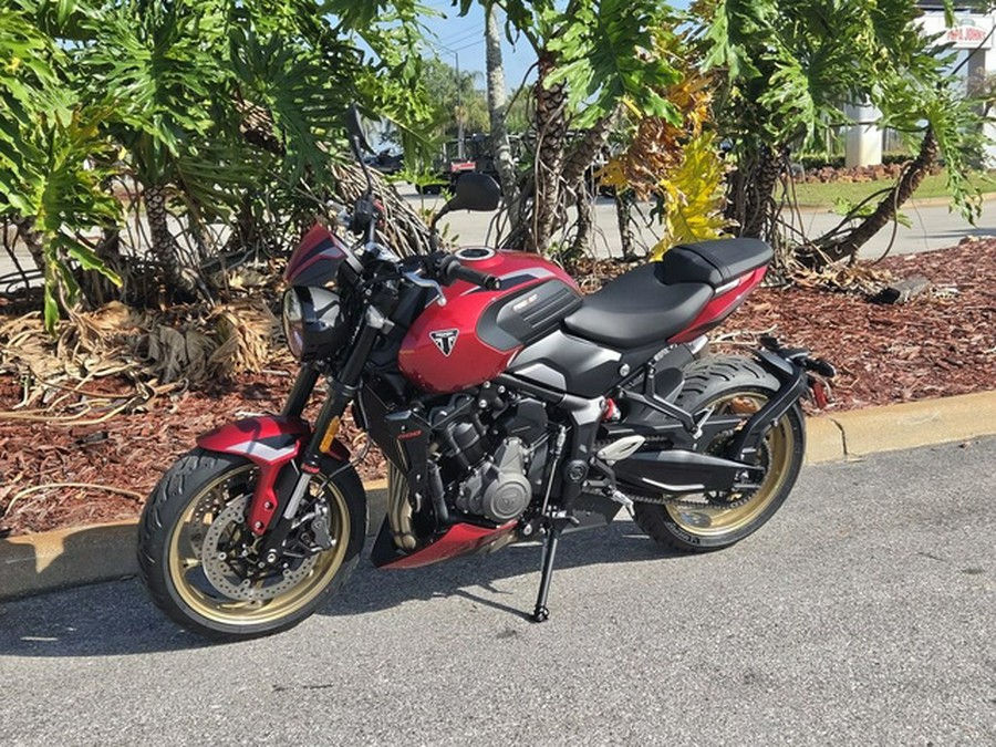 2026 Triumph Trident 800 Carnival red 800