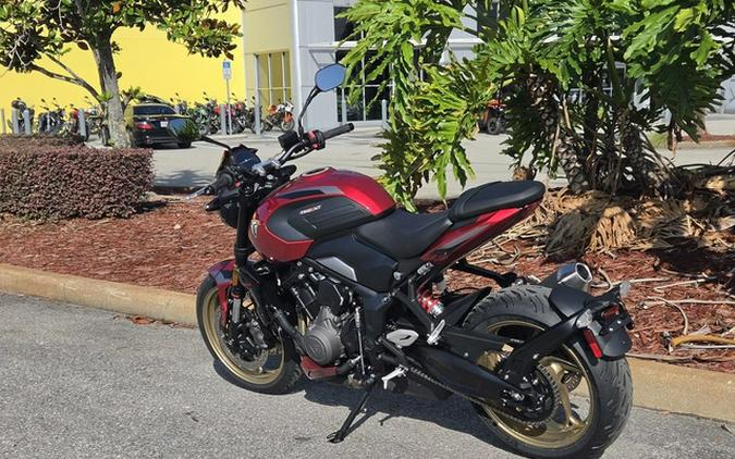 2026 Triumph Trident 800 Carnival red 800