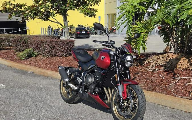 2026 Triumph Trident 800 Carnival red 800