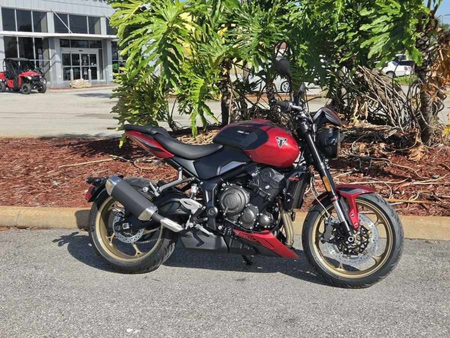 2026 Triumph Trident 800 Carnival red 800