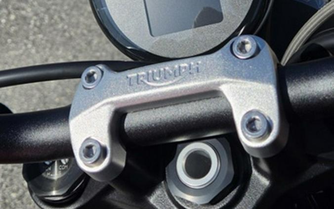 2026 Triumph Trident 800 Carnival red 800