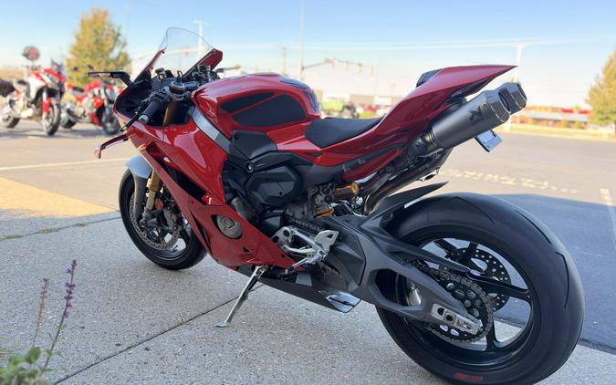 2025 Ducati Panigale V4 S Ducati Red
