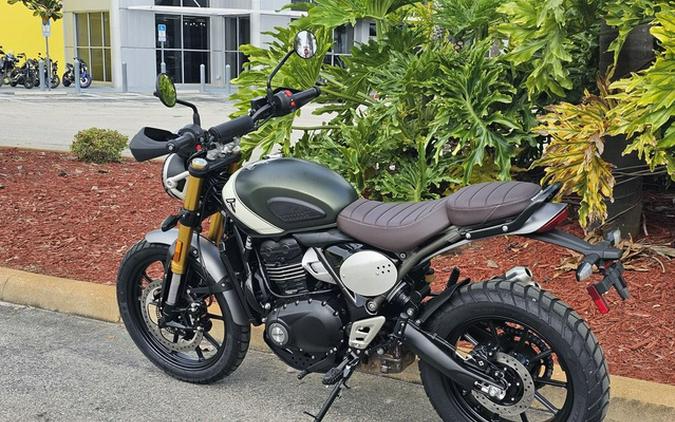 2026 Triumph Scrambler 400 X Matte Khaki Green/Matte Fusion Whi X