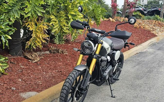 2026 Triumph Scrambler 400 X Matte Khaki Green/Matte Fusion Whi X