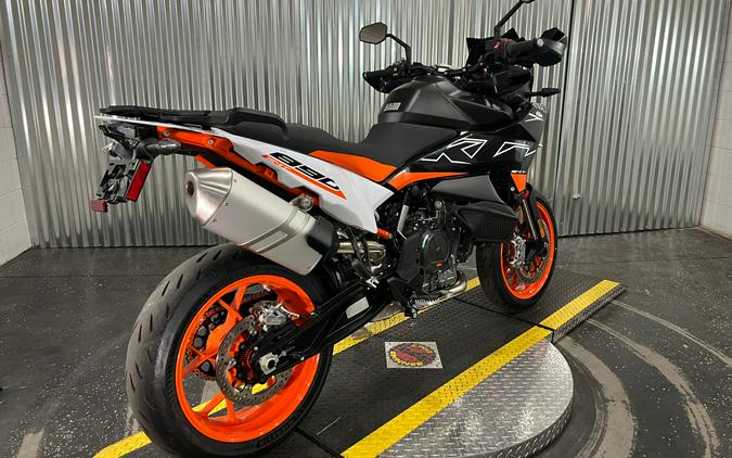 2024 KTM 890 SMT