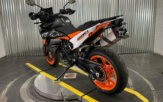 2024 KTM 890 SMT