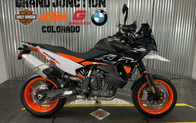 2024 KTM 890 SMT