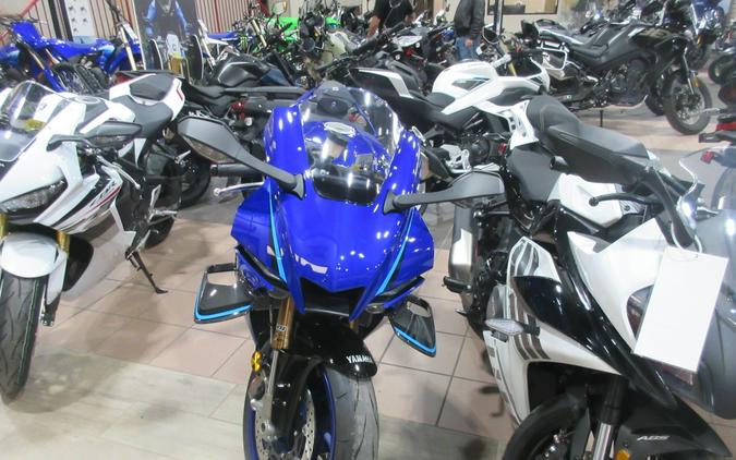 2026 YAMAHA YZF-R1