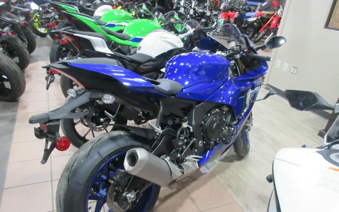 2026 YAMAHA YZF-R1
