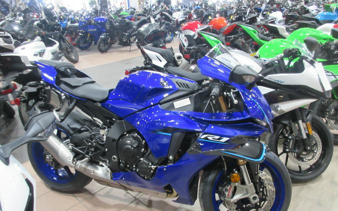2026 YAMAHA YZF-R1