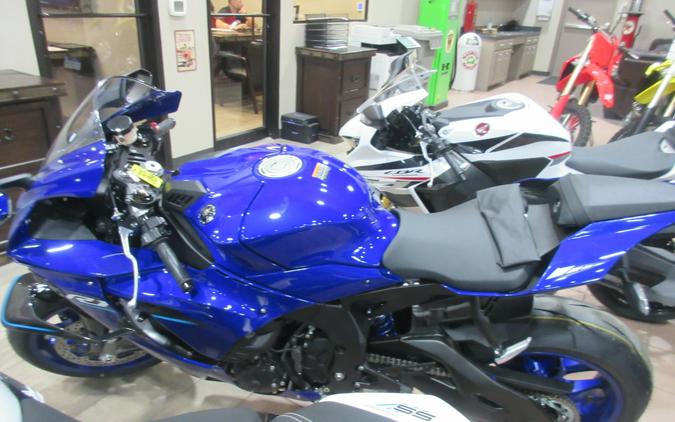 2026 YAMAHA YZF-R1