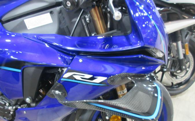 2026 YAMAHA YZF-R1