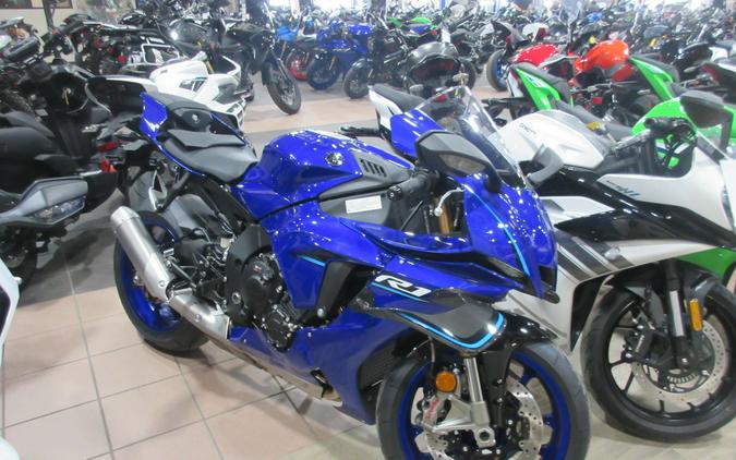 2026 YAMAHA YZF-R1