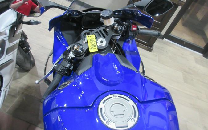 2026 YAMAHA YZF-R1