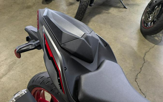 2025 Kawasaki Z500 SE ABS