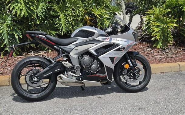 2026 TRIUMPH Daytona 660 Aluminium Silver / Sapphire Black