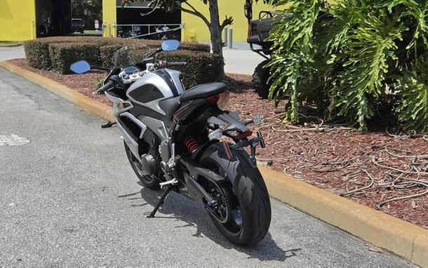 2026 TRIUMPH Daytona 660 Aluminium Silver / Sapphire Black