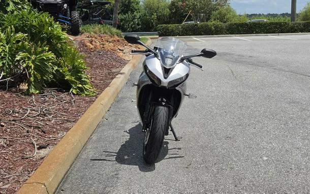 2026 TRIUMPH Daytona 660 Aluminium Silver / Sapphire Black