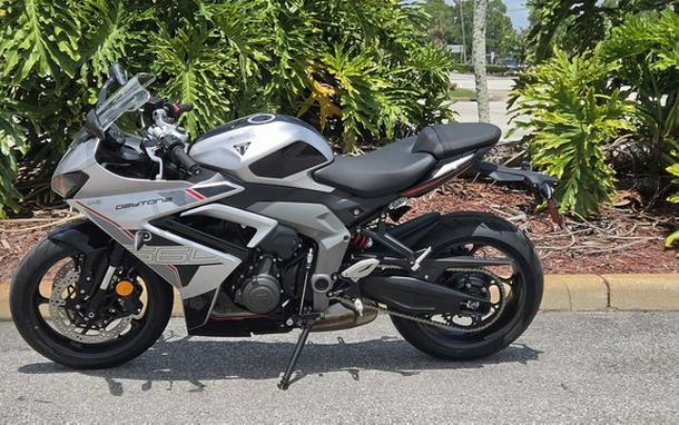 2026 TRIUMPH Daytona 660 Aluminium Silver / Sapphire Black