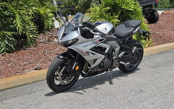 2026 TRIUMPH Daytona 660 Aluminium Silver / Sapphire Black