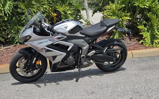 2026 TRIUMPH Daytona 660 Aluminium Silver / Sapphire Black