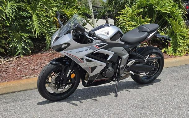 2026 TRIUMPH Daytona 660 Aluminium Silver / Sapphire Black