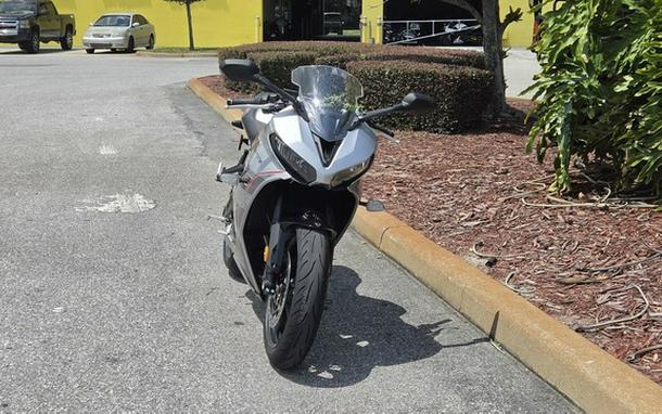2026 TRIUMPH Daytona 660 Aluminium Silver / Sapphire Black