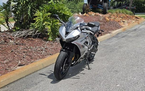 2026 TRIUMPH Daytona 660 Aluminium Silver / Sapphire Black