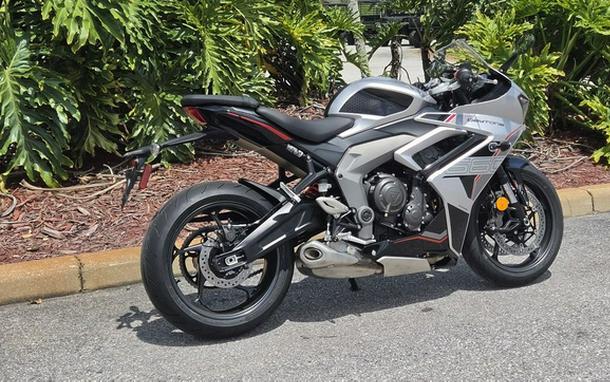 2026 TRIUMPH Daytona 660 Aluminium Silver / Sapphire Black