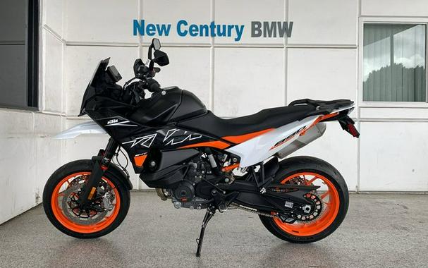 2024 KTM 890 SMT