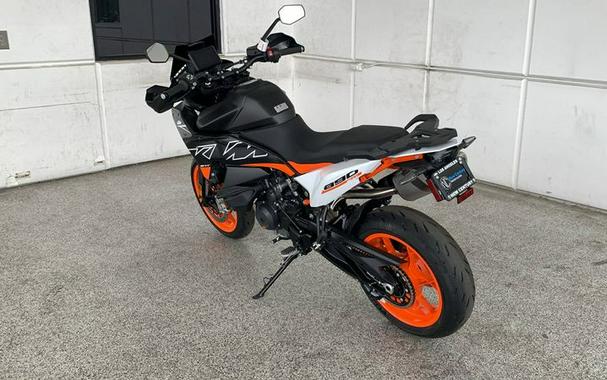 2024 KTM 890 SMT