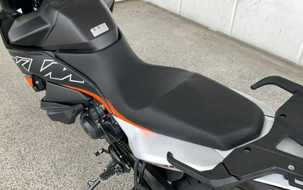 2024 KTM 890 SMT