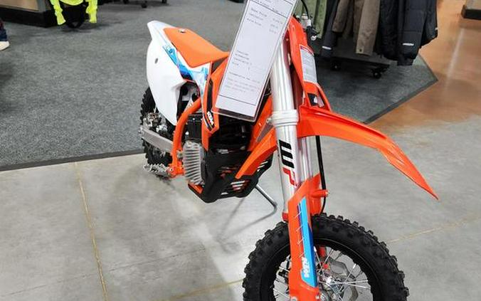 2023 KTM SX-E 3 First Look [Just In Time For Christmas]